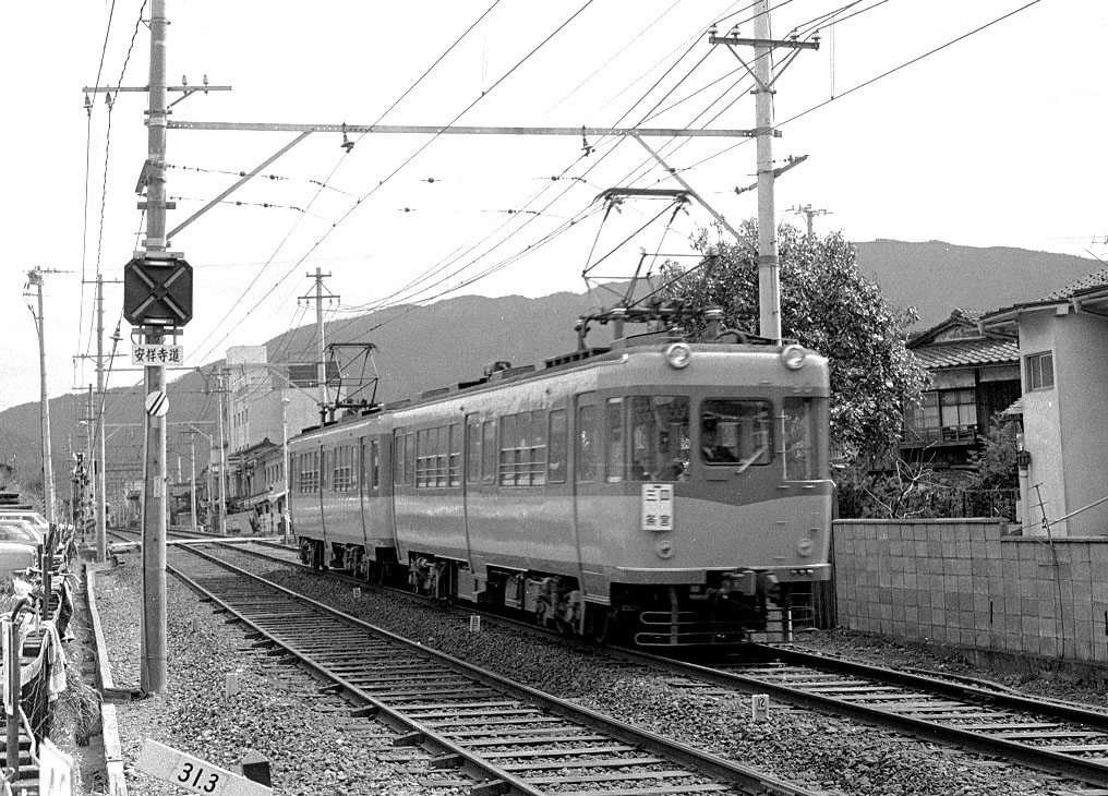 くらしの中の京阪 1997.2〜2000.2 +京津線写真集 + グラフ京阪2部 Amazon.co.jp: 京阪電車 写真集 2冊セット : おもちゃ